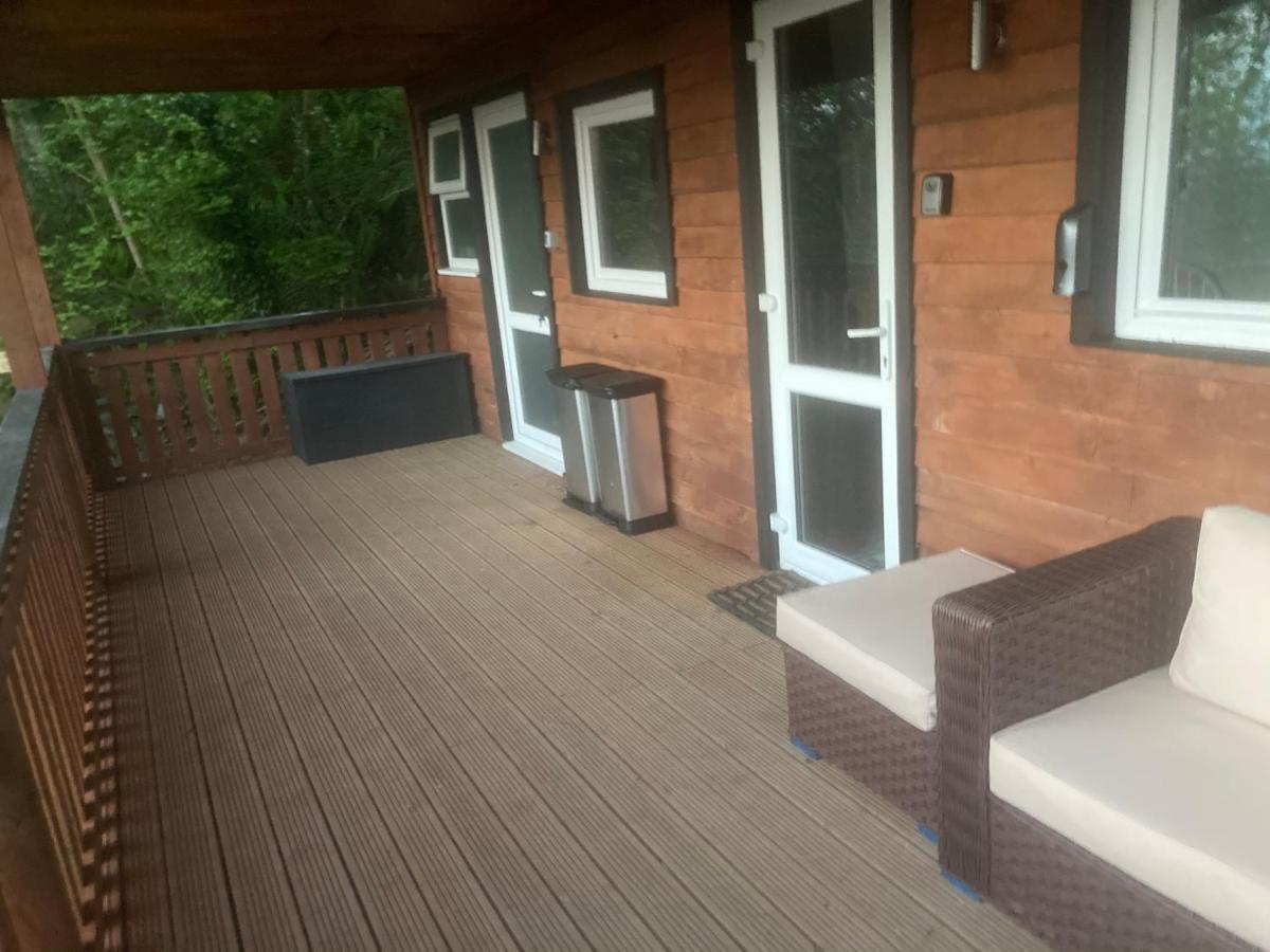 Kabin In The Woods Llandybie Bagian luar foto