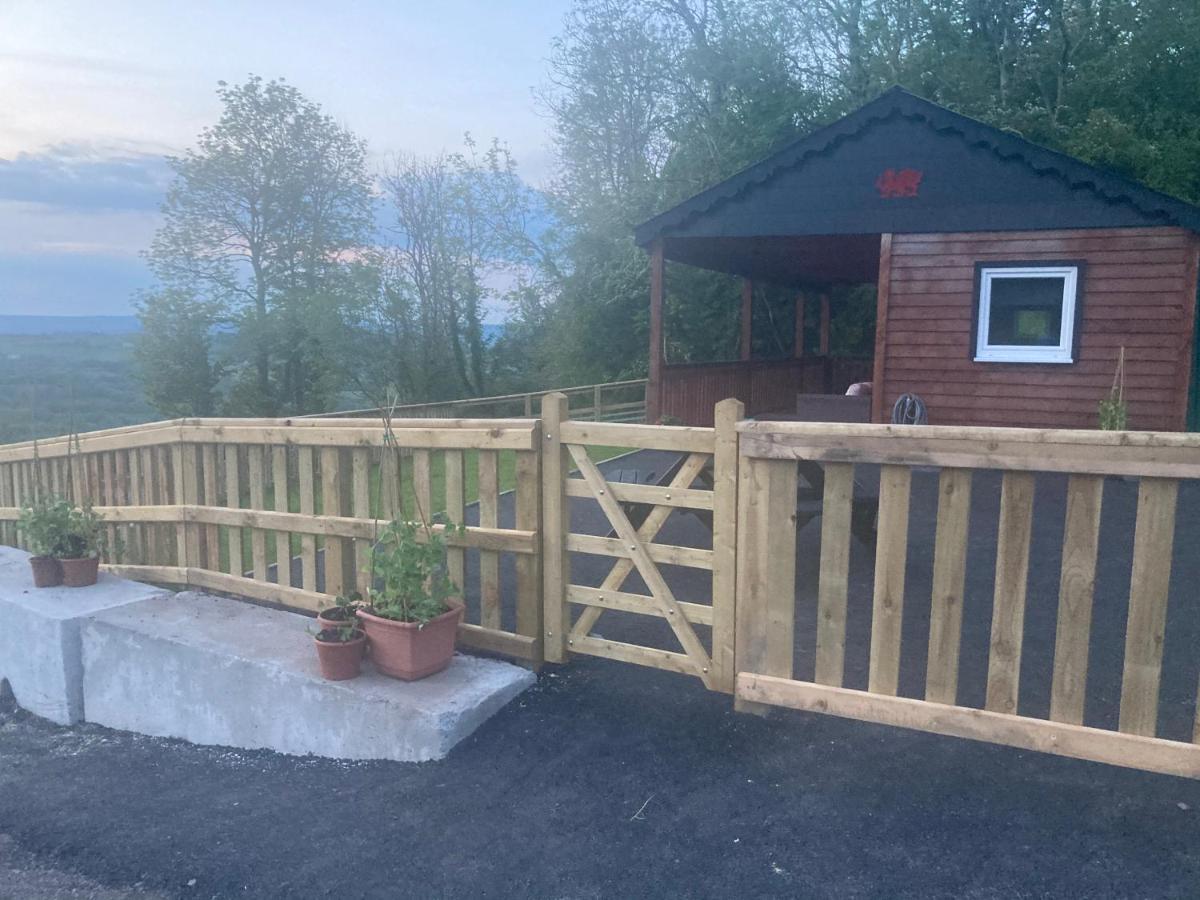 Kabin In The Woods Llandybie Bagian luar foto
