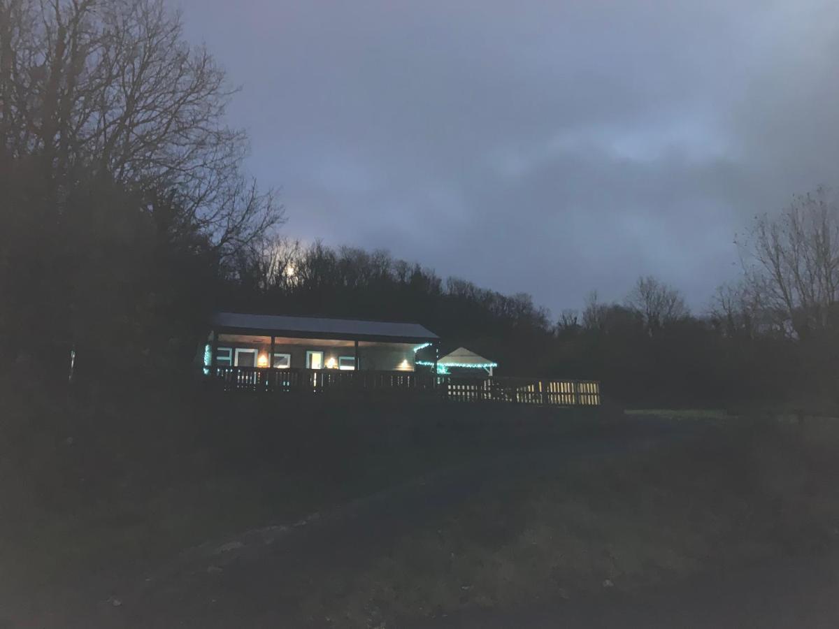 Kabin In The Woods Llandybie Bagian luar foto