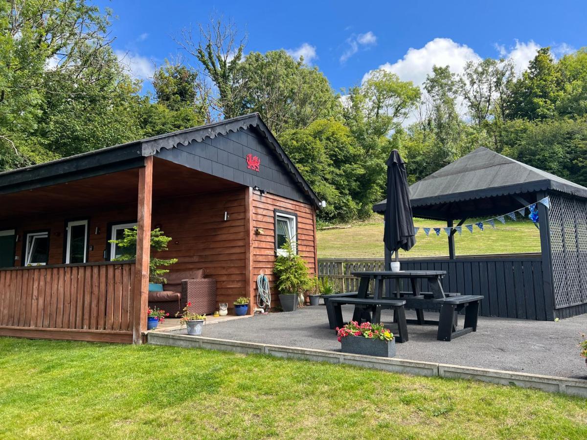 Kabin In The Woods Llandybie Bagian luar foto