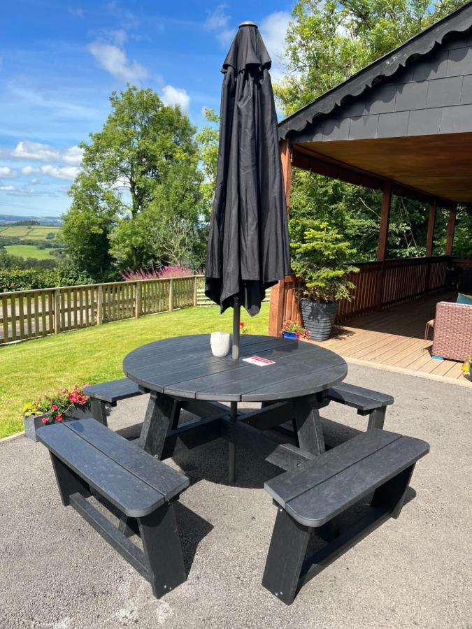 Kabin In The Woods Llandybie Bagian luar foto