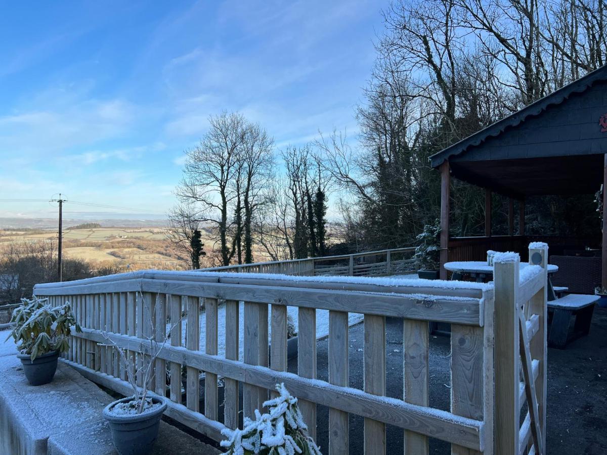 Kabin In The Woods Llandybie Bagian luar foto